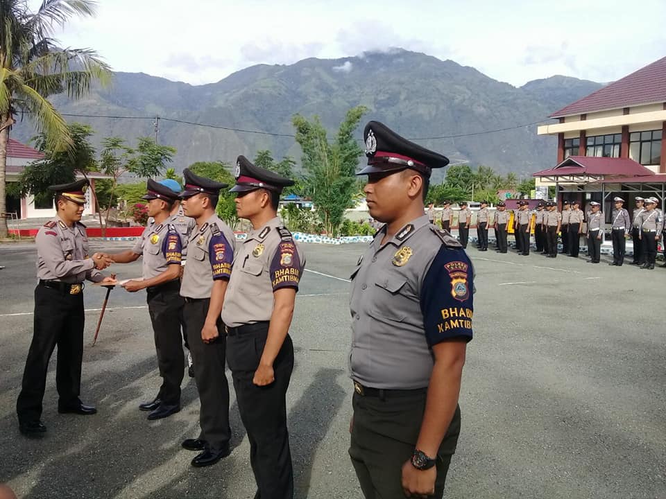 Polisi Antar Jenazah dapat penghargaan-1