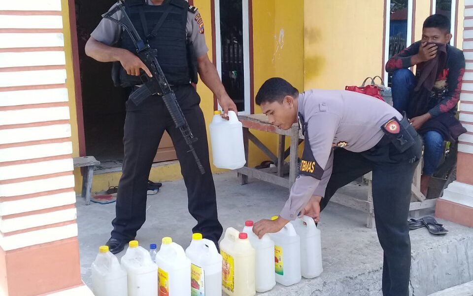 Polsek Tolut Sita Puluhan Liter Miras Tradisonal Di Salumpaga