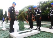 Dandenpom Ziarah ke Taman Makam Pahlawan Tatura