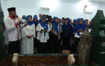 Nilam Berkunjung ke Makam Guru Tua-1