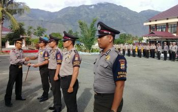 Polisi Antar Jenazah dapat penghargaan-1