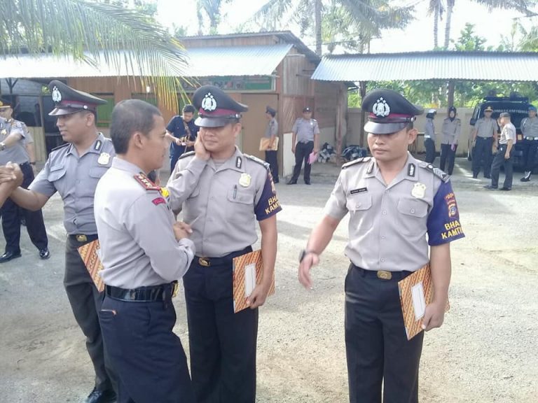 Polisi Antar Jenazah dapat penghargaan-2