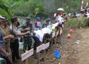 Istri Mentan Ikut Tanam Mangrove