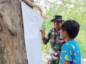 Menjadi Guru Anak-Anak Pedalaman Tinombo, Anggota TNI Ini Mengajar dengan Bahasa Daerah