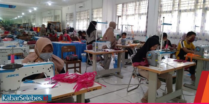 SMKN 1 Palu Distribusikan Pesanan APD Hingga ke Makassar