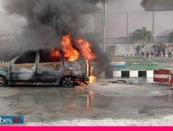 Diduga Bermuatan Jeriken, Sebuah Mobil Terbakar di SPBU Palu