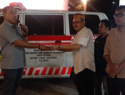 Anggota DPRD Sulteng H Ambo Dalle Serahkan Ambulan ke KKM Bone