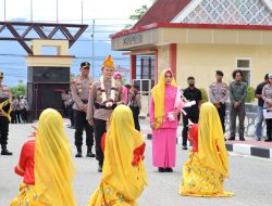 Tiba di Mapolda Sulteng, Irjen Pol Agus Nugroho disambut Adat Kaili